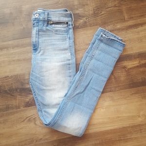 Abercrombie Extra HighWaist Light Was Skinny Jeans